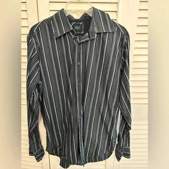 Guess men’s button down - Picture 1 of 2